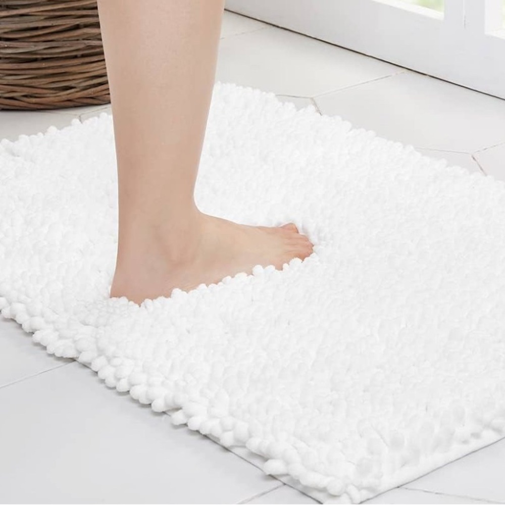 Luxurious White Bath Mat